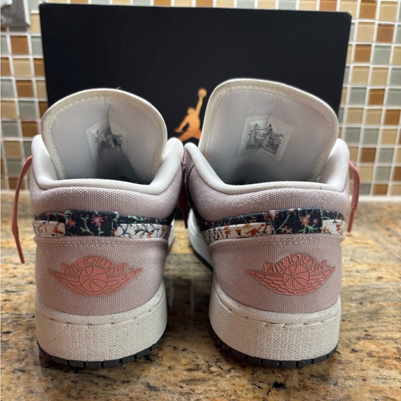 Nike air jordan 1 low SE 7y/7m/8.5w - Picture 3 of 7